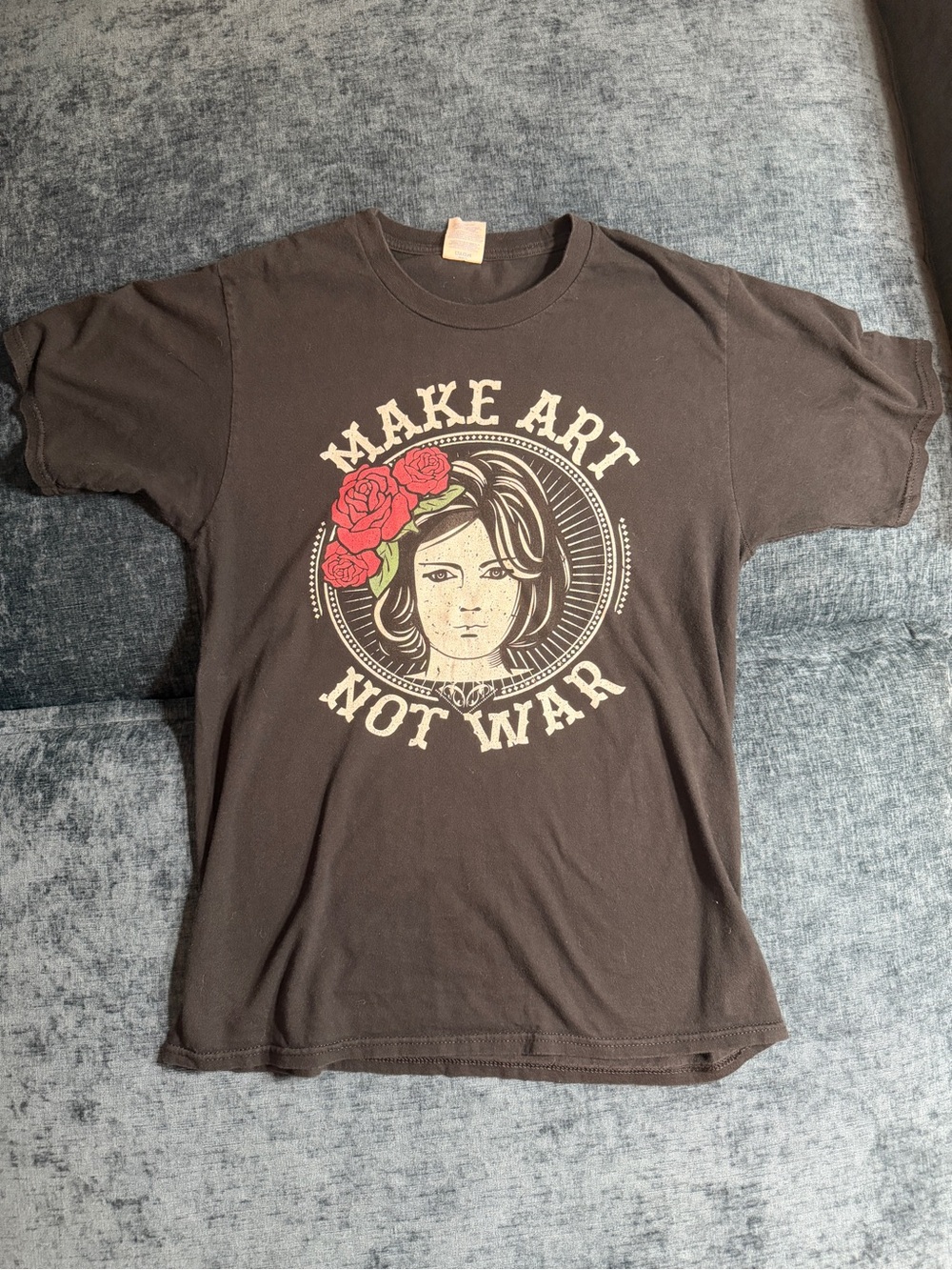 Vintage Make Art Not War Graphic Tee - black with Red roses in a obey art style